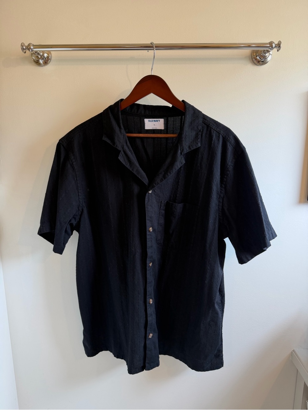 Old Navy Black Short-Sleeve Casual Button-Down Shirt
